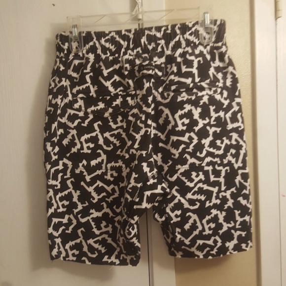 Asos distressed shorts - Picture 3 of 4